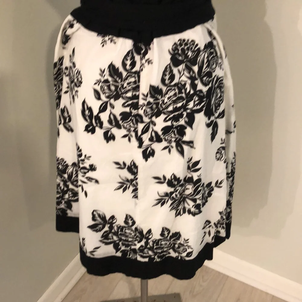 Beautiful White House Black Market dress - Picture 6 of 7